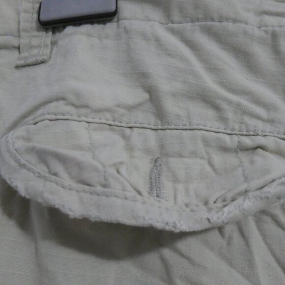 BLUENOTES - Classic Cargo - Knee Length | size 38 | Beige Cargo Shorts - Picture 15 of 16